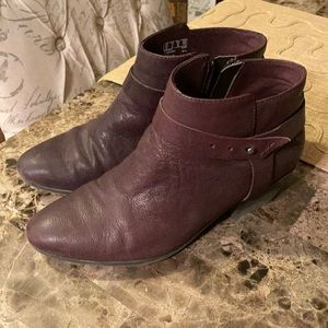 Clarks Soft Cushion Ankle Booties Bordeaux Merlot Burgandy